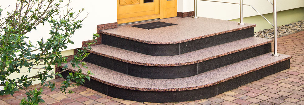 Aussentreppe mit Podest Granit Aussentreppe.jpg