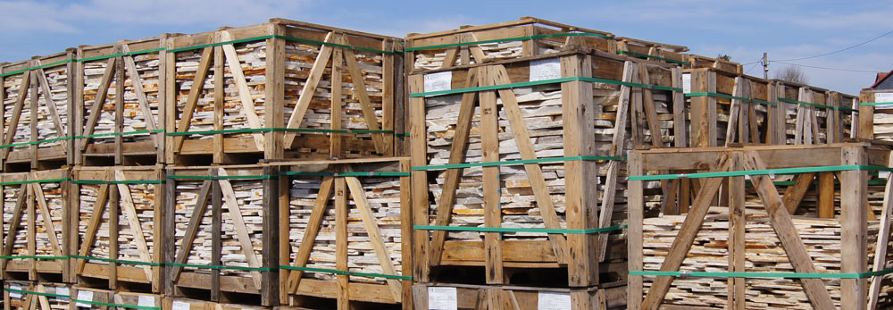 Naturstein Polygonalplatten, Quarzit am Lager Naturstein-Quarzit-Polygonalplatten - Lager.jpg